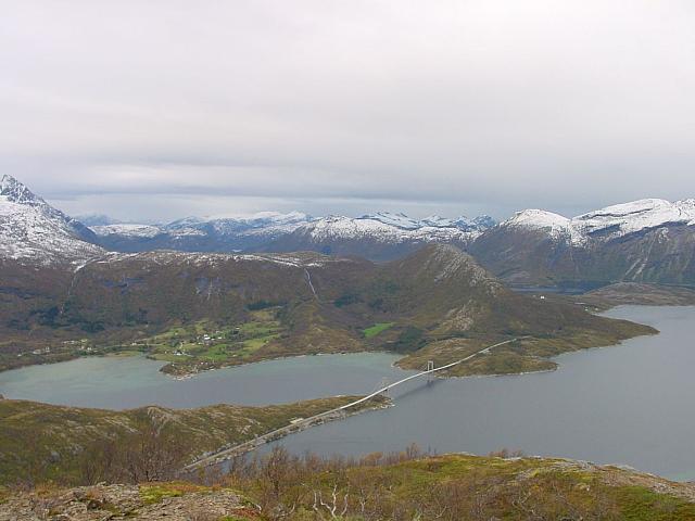 Ytterkjelling og Kjellingsundet fra Skålsvikhaugen