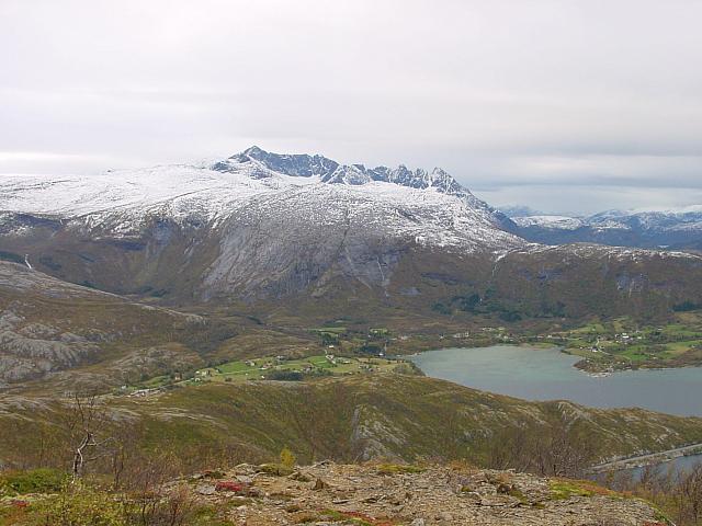 Slettfjellet og Kjøpstadtinnan fra Skålsvikhaugen