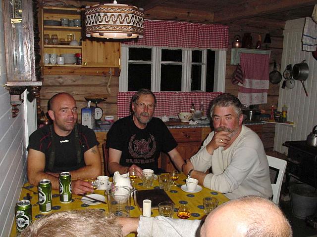 Lars Jørgen, Inge Lars og Odd Even med kaffe avec