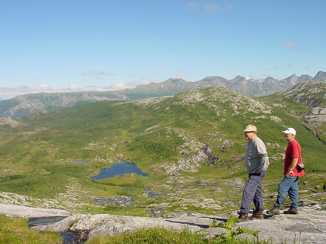 Rolf og Trond i Skållia over Ågvatnet