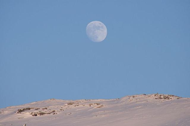 Månen over Gjætarfjellet
