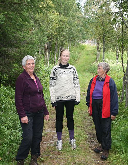 Line, Helene og Laila på Alleen