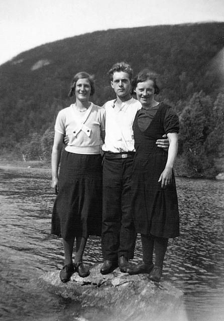 På stein i elva