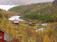 Sørvika med flomstort Valnesvatn